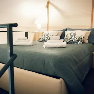 la-casa-del-poeta-catania.taorminaitalyhotels.com/